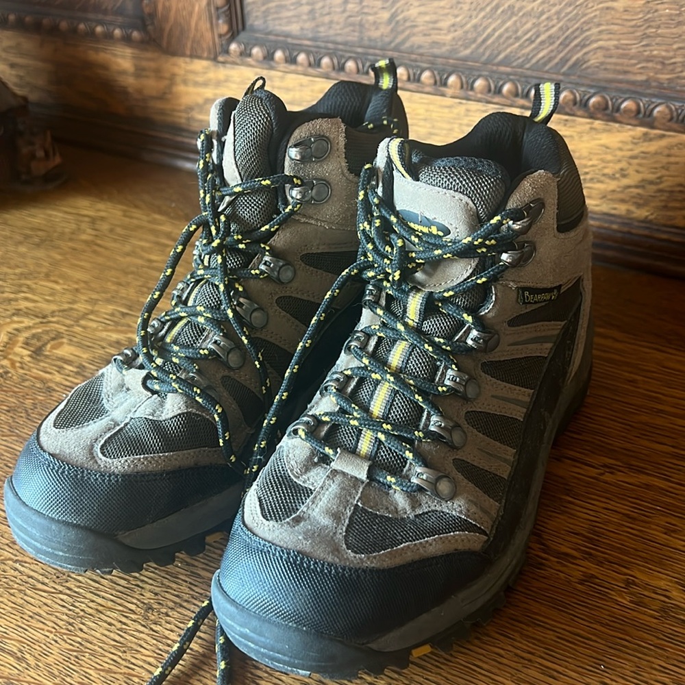 Bearpaw hiking boots, size 7